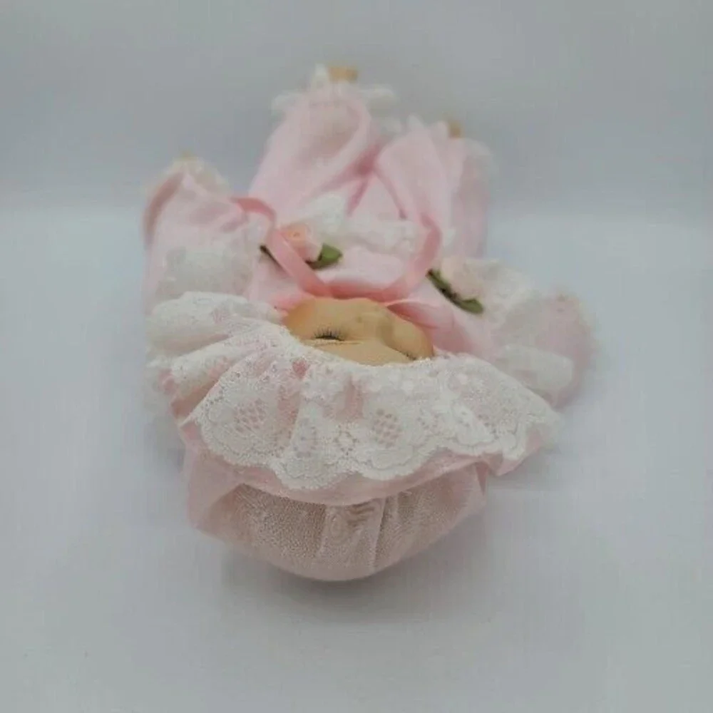 Unbranded porcelain doll